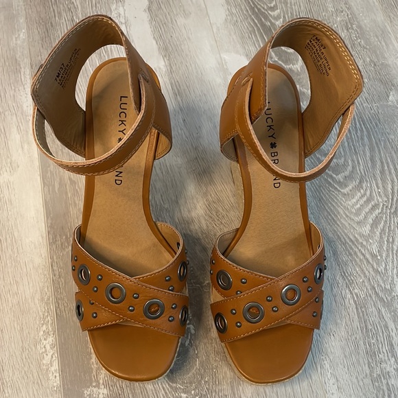 NIB Lucky Brand Leander Cafe Scilla Brown Grommet Platform Wedge Sandals 6.5 - Picture 3 of 8